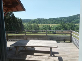 Suite à la campagne dans une jolie maison en bois.